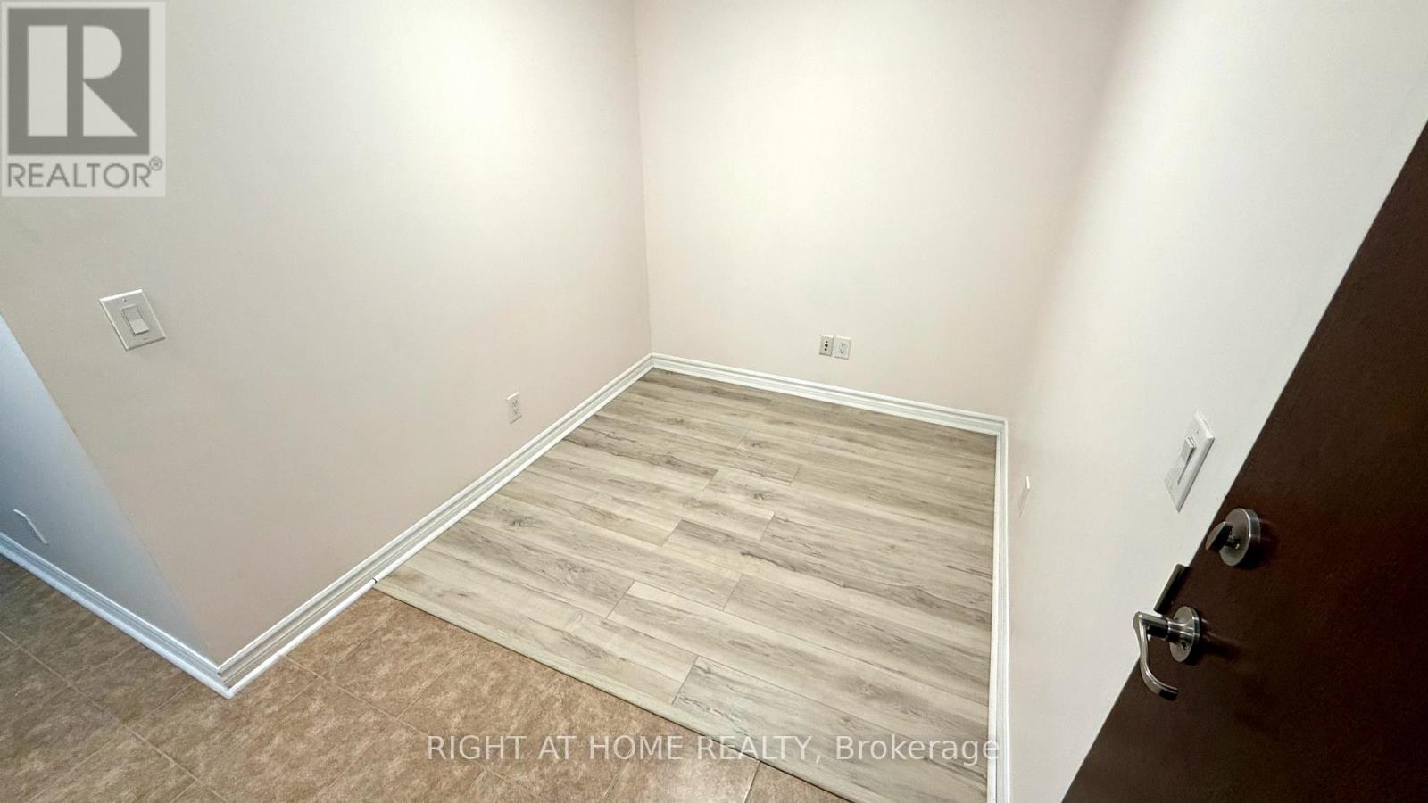 704 - 5 Michael Power Place, Toronto, Ontario  M9A 0A3 - Photo 26 - W13022868