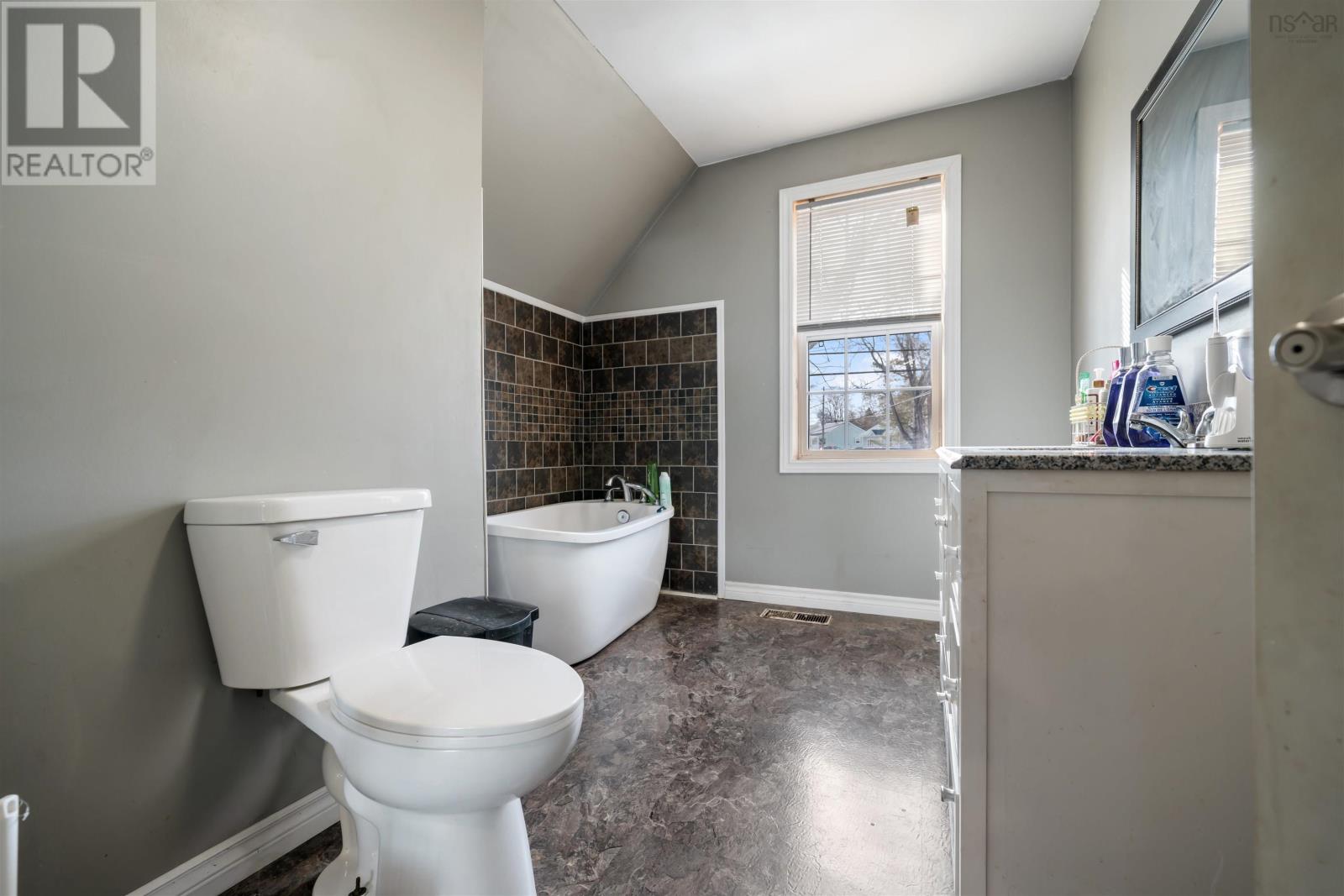 10 East Pleasant Street, Amherst, Nova Scotia  B4H 1M4 - Photo 32 - 202606894