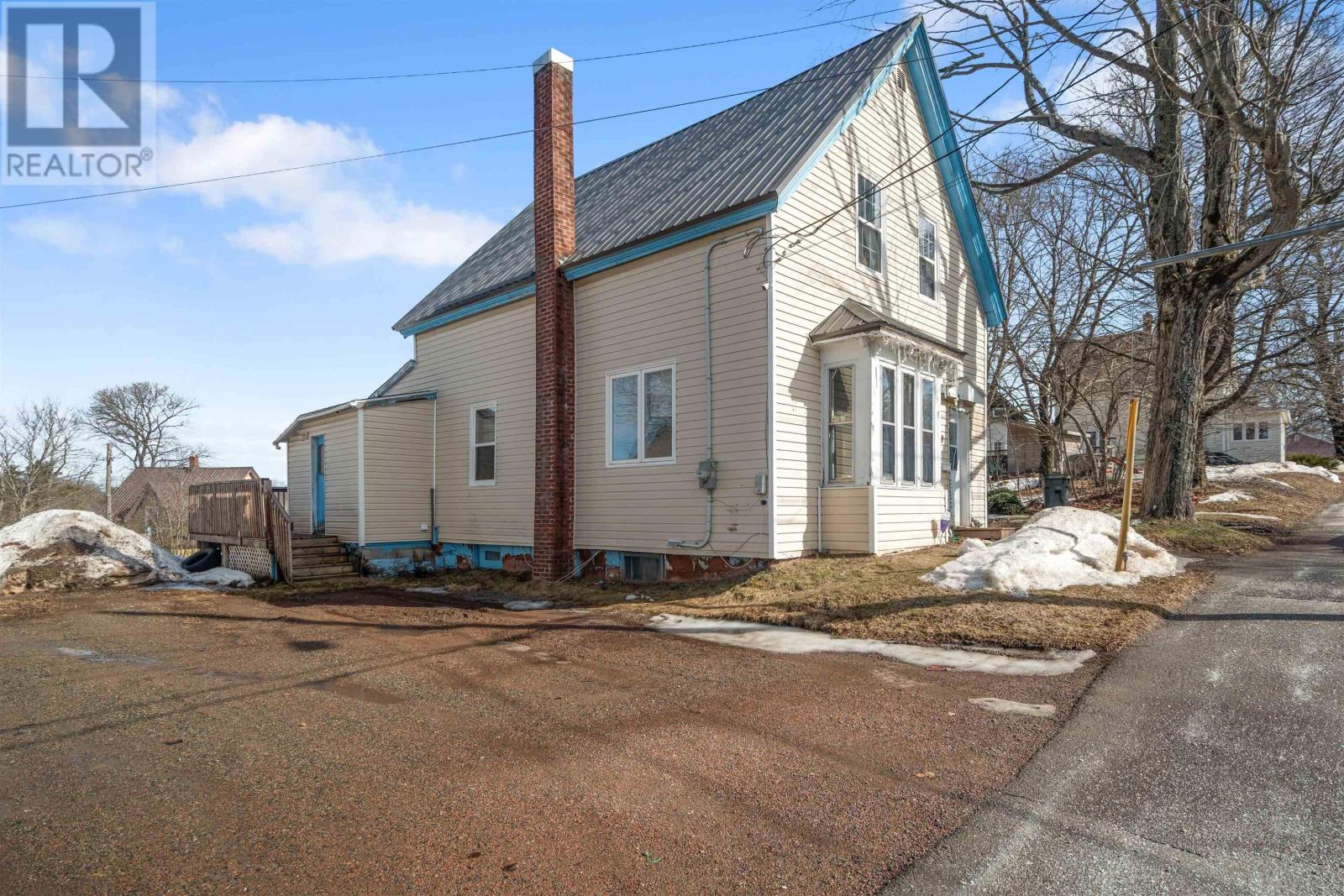 10 East Pleasant Street, Amherst, Nova Scotia  B4H 1M4 - Photo 1 - 202606894