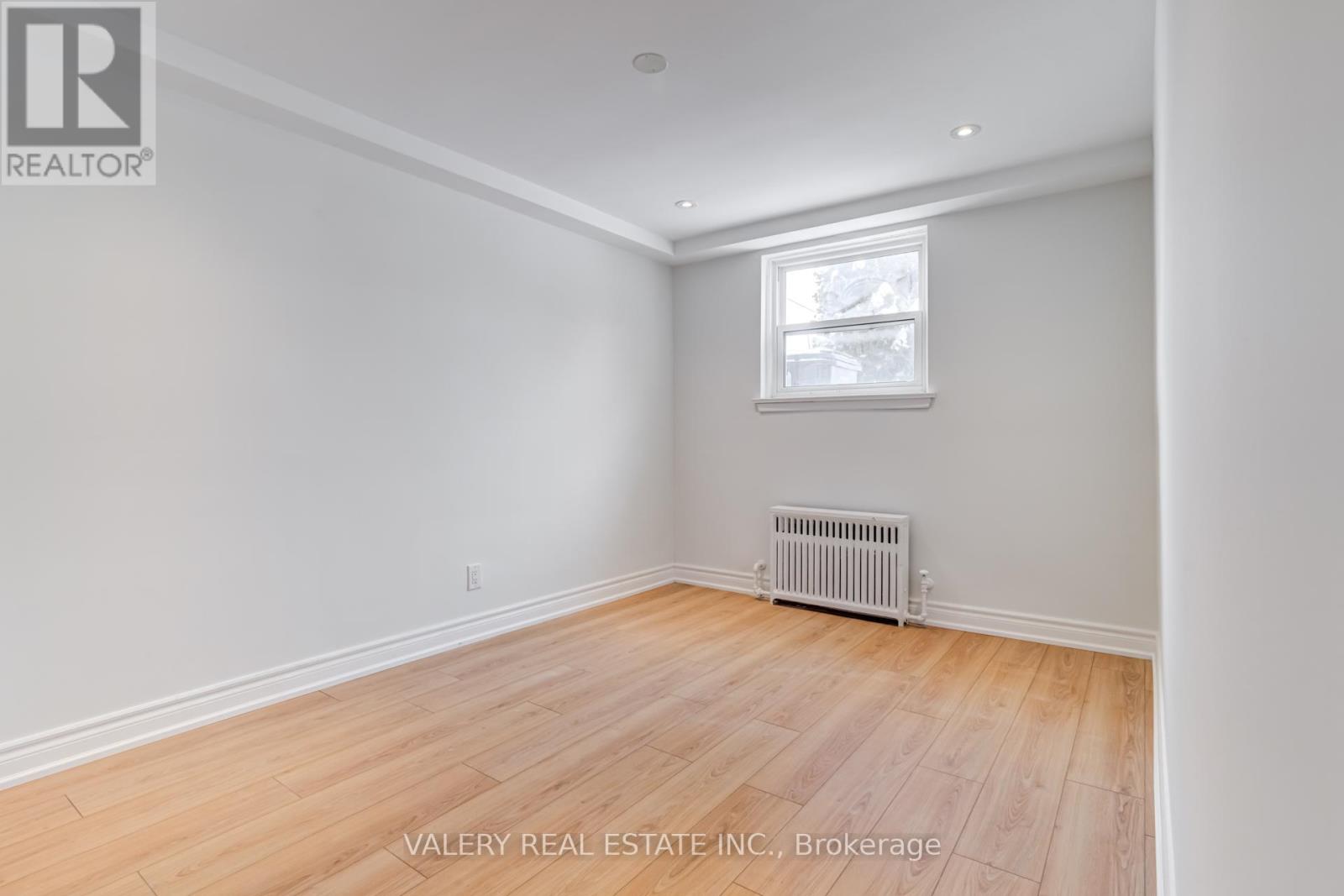 Basement - 32 Little Boulevard, Toronto, Ontario  M6E 4N2 - Photo 12 - W12801100