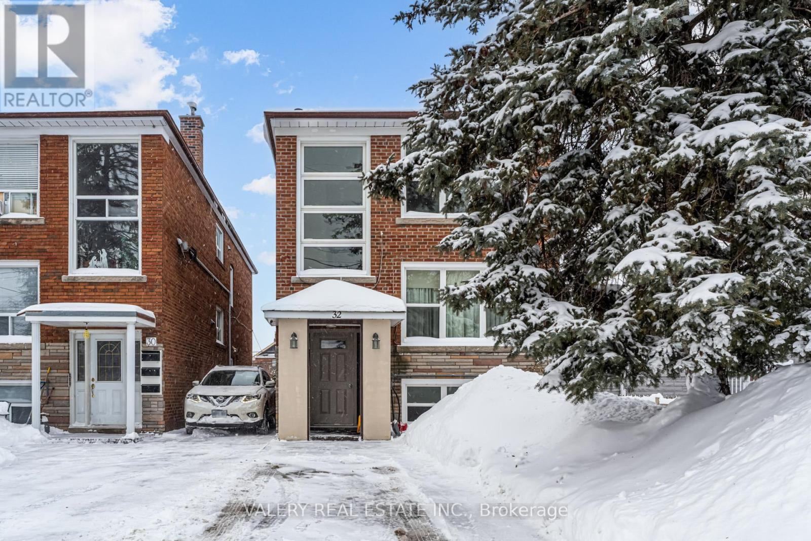 Basement - 32 Little Boulevard, Toronto, Ontario  M6E 4N2 - Photo 2 - W12801100