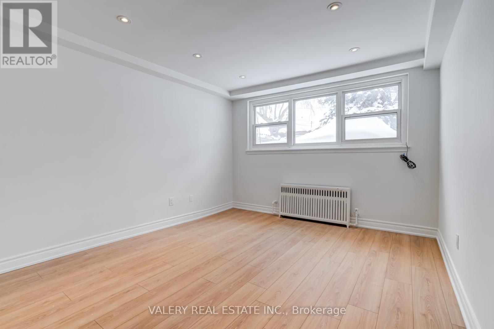 Basement - 32 Little Boulevard, Toronto, Ontario  M6E 4N2 - Photo 7 - W12801100