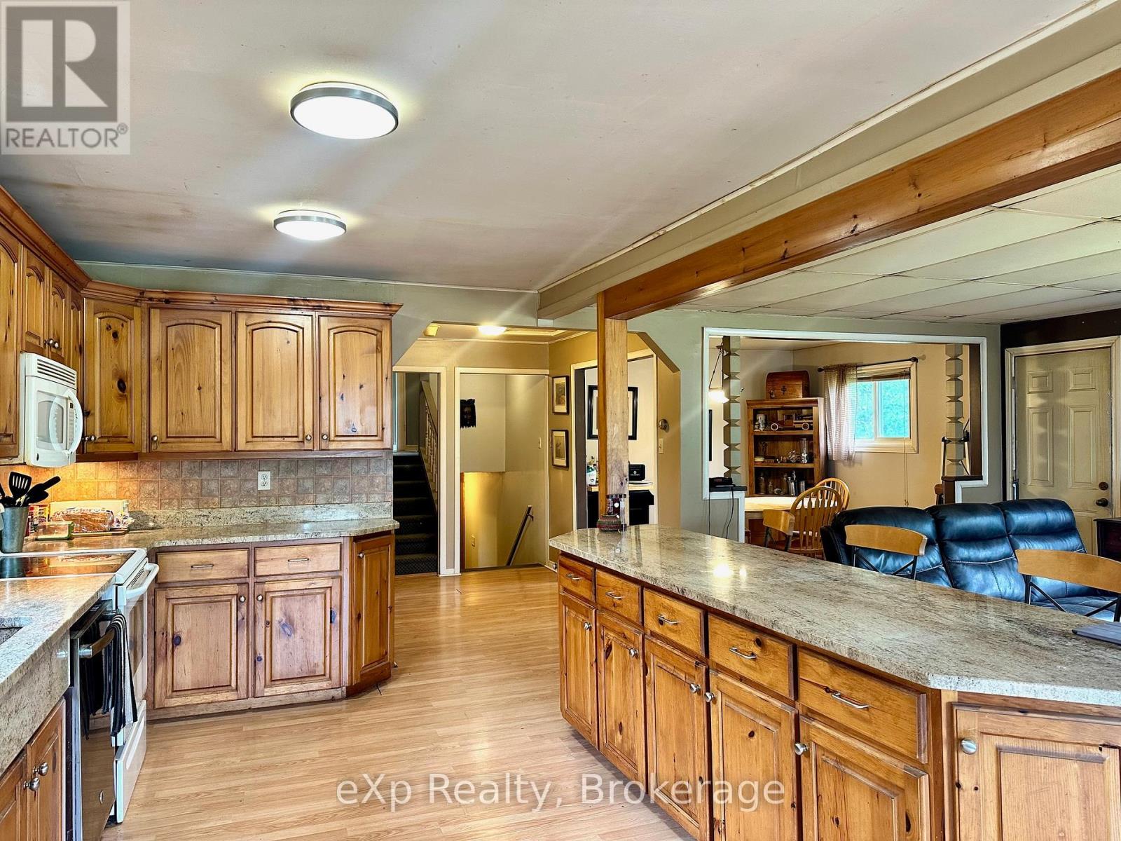 174364 Mulock Road, West Grey, Ontario  N0G 1S0 - Photo 9 - X12878312