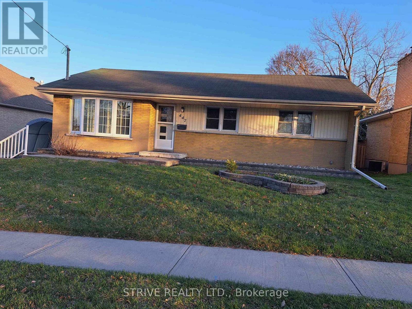 447 RIDGEWAY AVENUE, Oshawa, Ontario