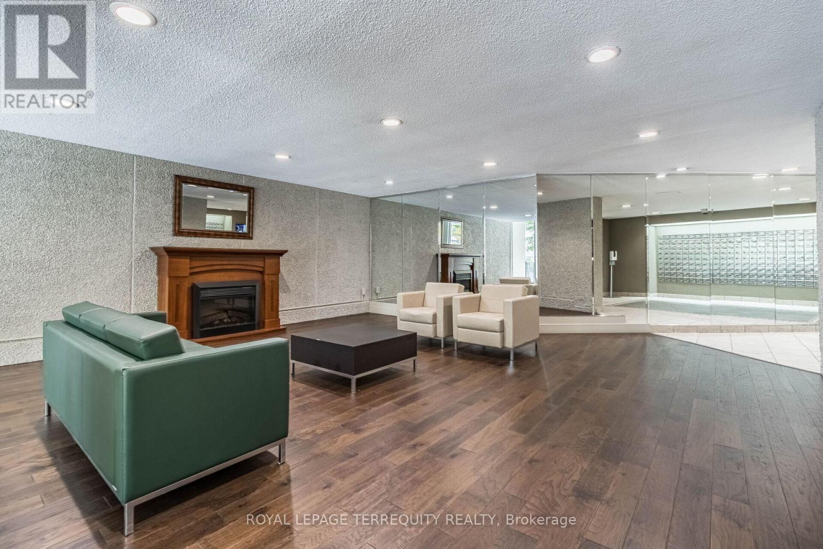 1907 - 812 Burnhamthorpe Road, Toronto, Ontario  M9C 4W1 - Photo 3 - W13034284