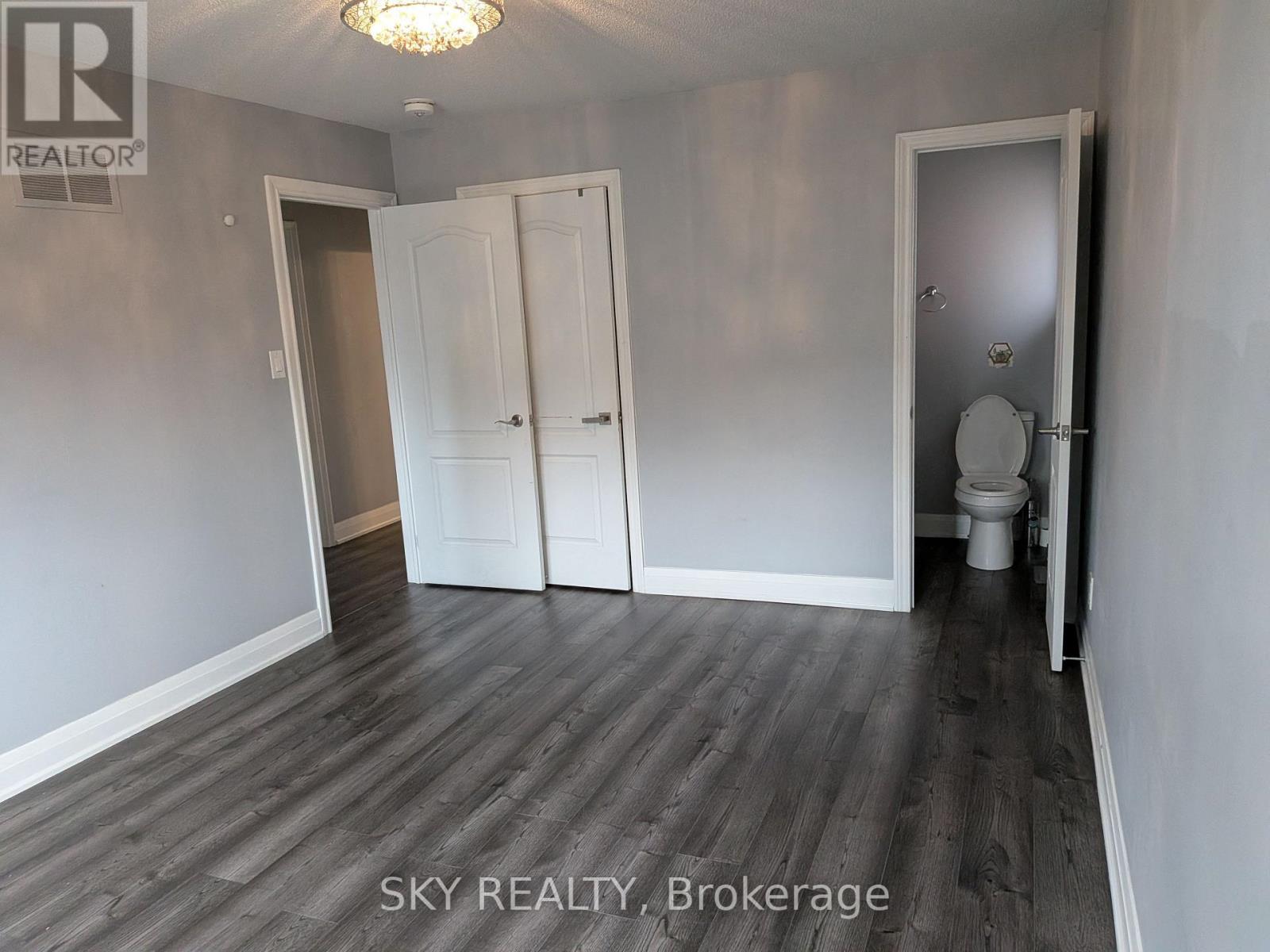 Upper - 3 Panorama Crescent, Brampton, Ontario  L6S 3T7 - Photo 10 - W13034320