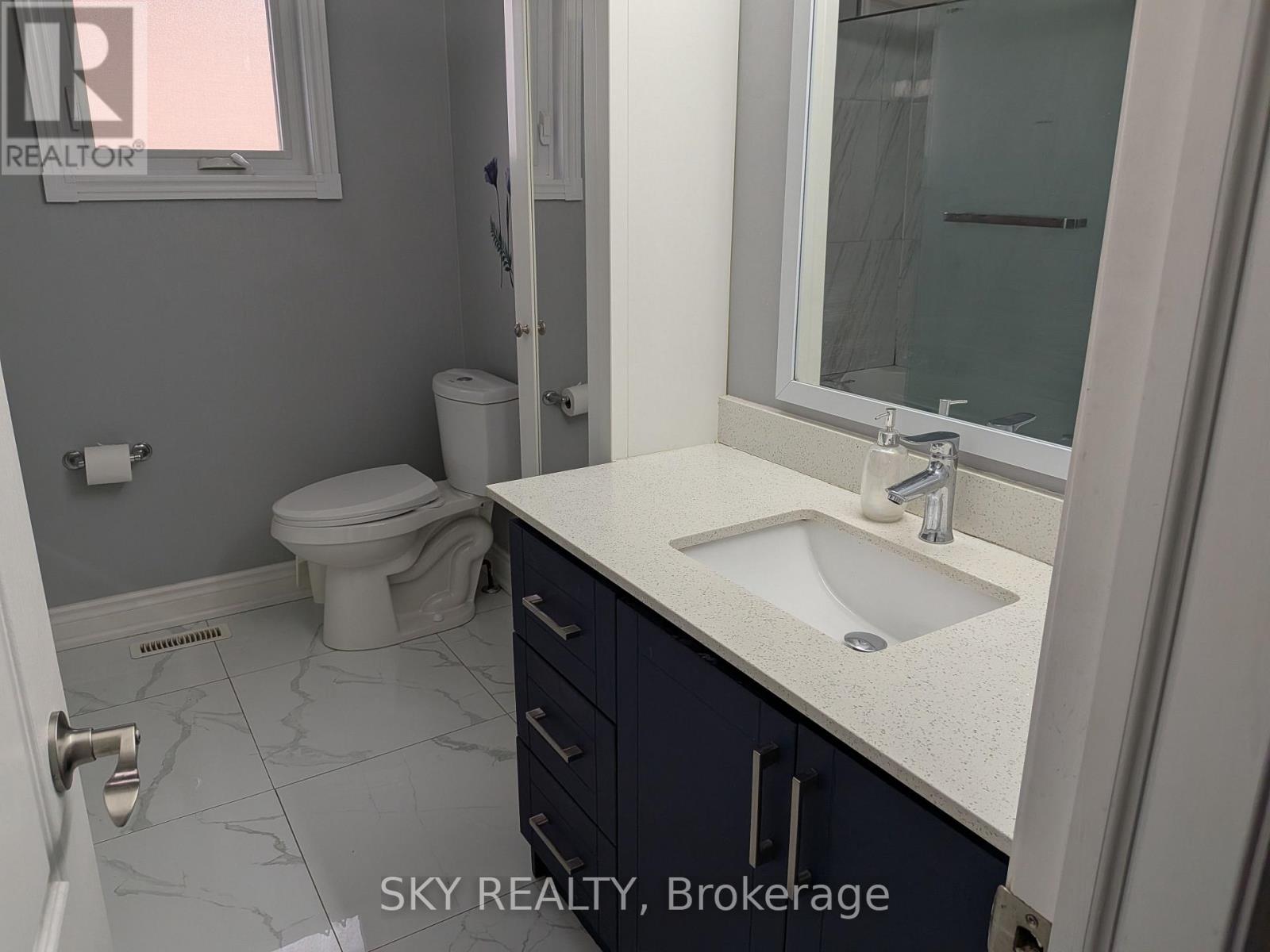 Upper - 3 Panorama Crescent, Brampton, Ontario  L6S 3T7 - Photo 11 - W13034320