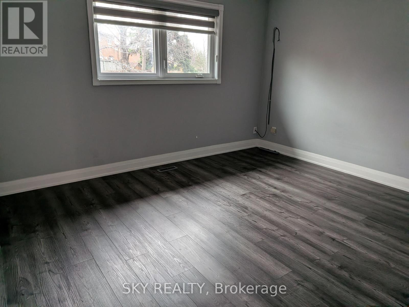 Upper - 3 Panorama Crescent, Brampton, Ontario  L6S 3T7 - Photo 12 - W13034320