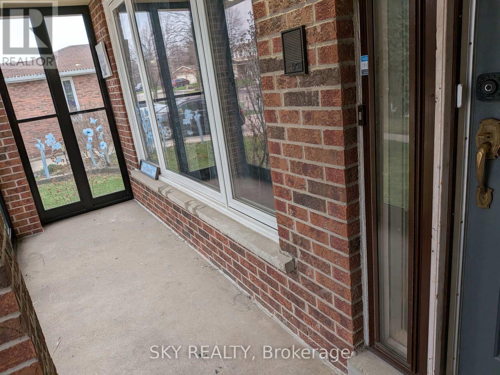 Upper - 3 Panorama Crescent, Brampton, Ontario  L6S 3T7 - Photo 2 - W13034320