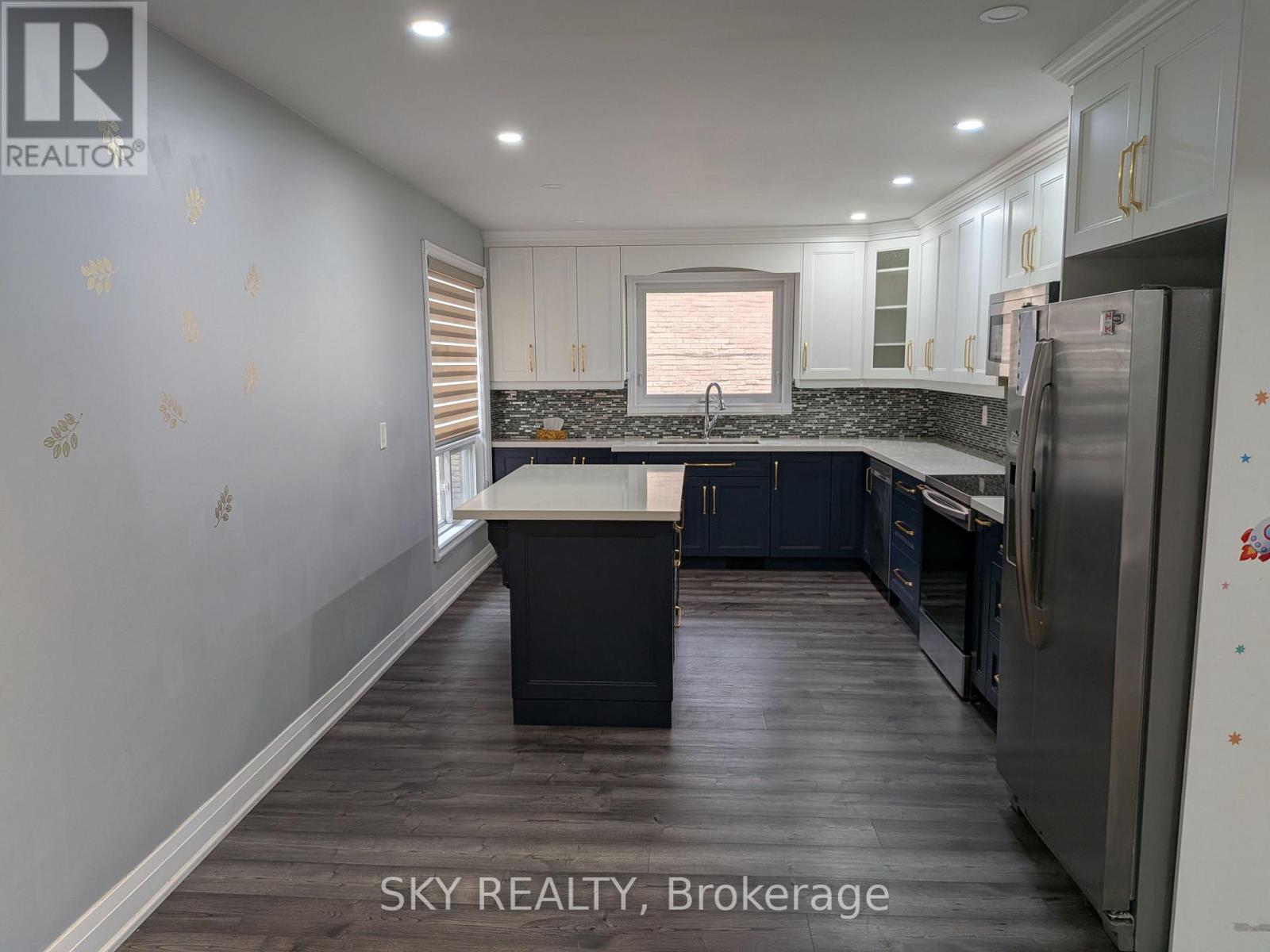 Upper - 3 Panorama Crescent, Brampton, Ontario  L6S 3T7 - Photo 5 - W13034320