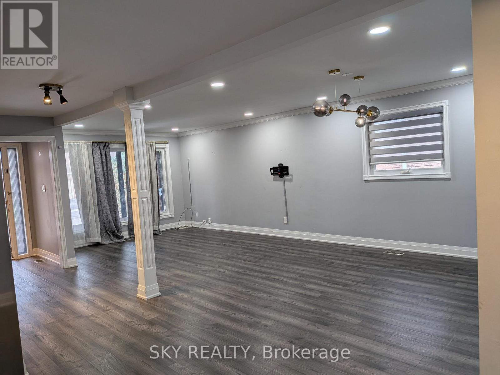 Upper - 3 Panorama Crescent, Brampton, Ontario  L6S 3T7 - Photo 6 - W13034320