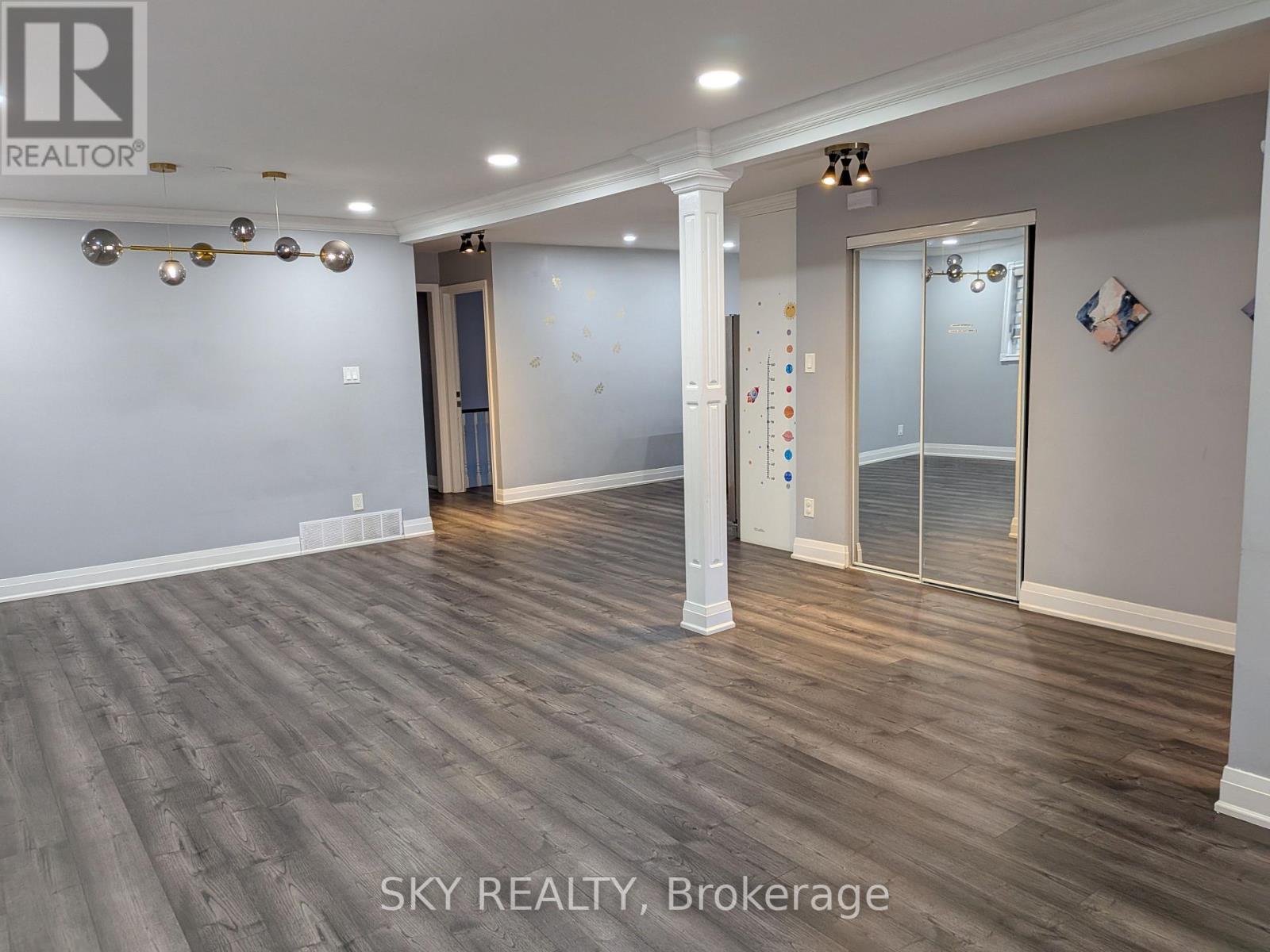 Upper - 3 Panorama Crescent, Brampton, Ontario  L6S 3T7 - Photo 7 - W13034320