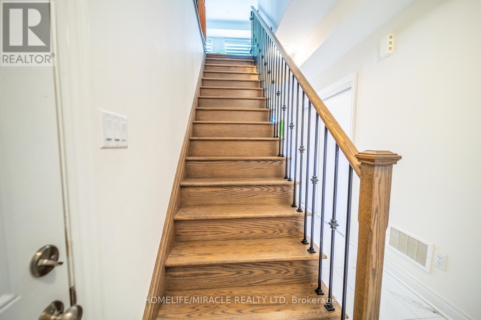 1293 Clarriage Court, Milton, Ontario  L9E 1J4 - Photo 4 - W13034398