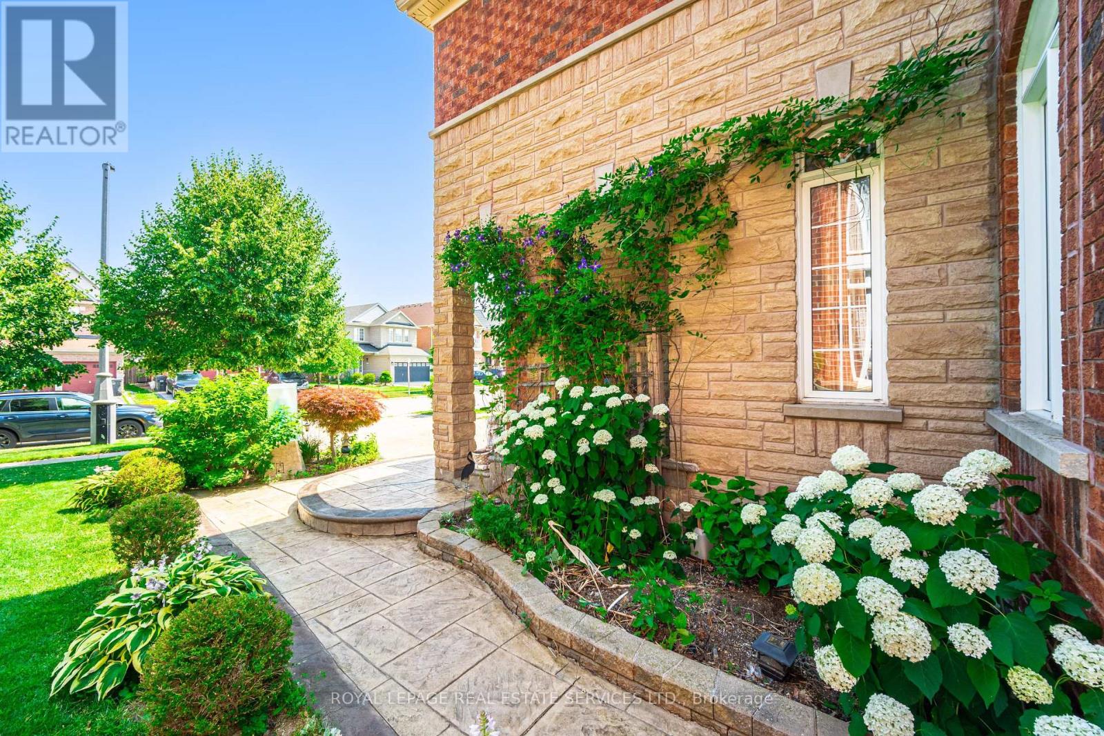 3809 Candlelight Drive, Mississauga, Ontario  L5M 8A8 - Photo 4 - W13034510