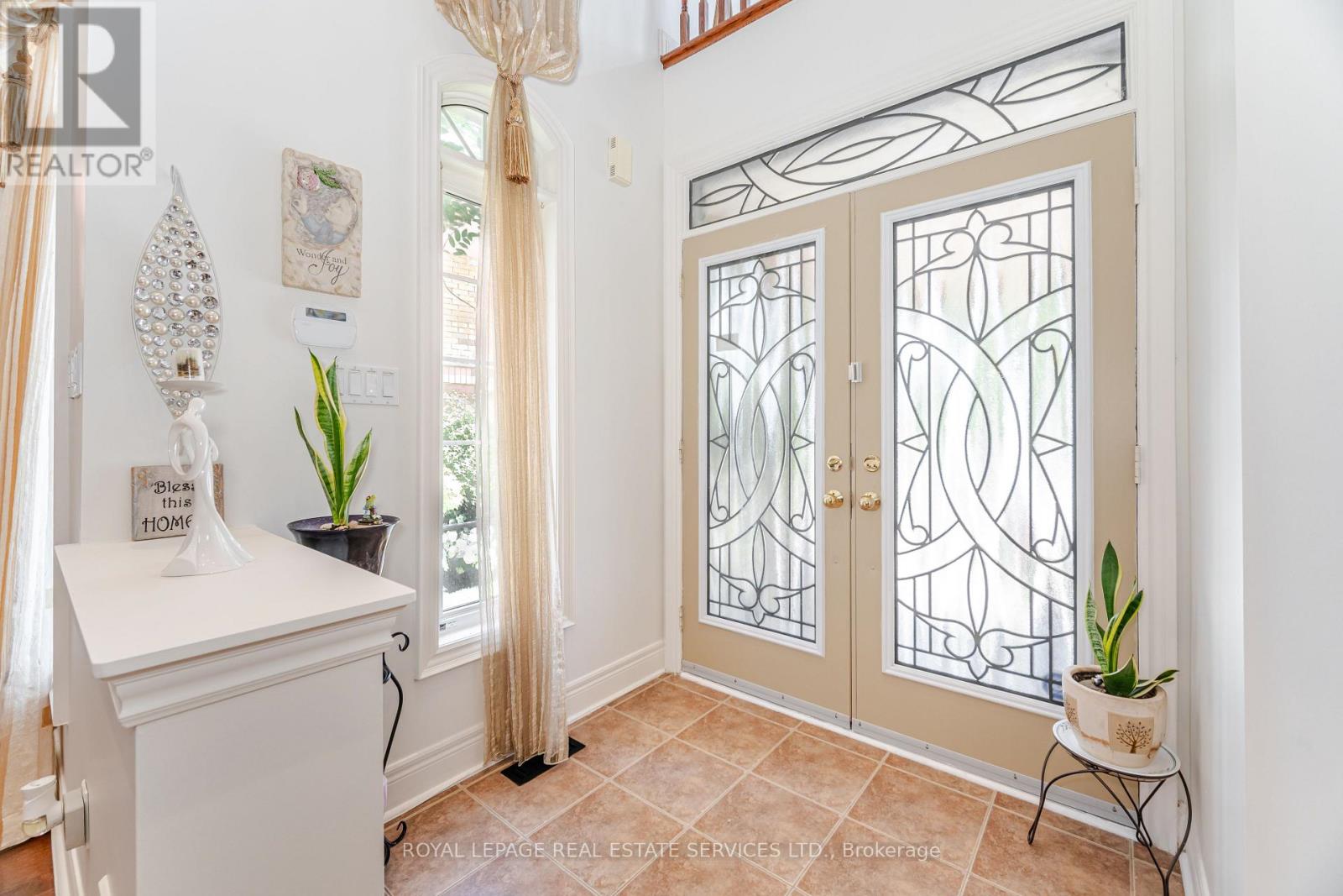 3809 Candlelight Drive, Mississauga, Ontario  L5M 8A8 - Photo 6 - W13034510