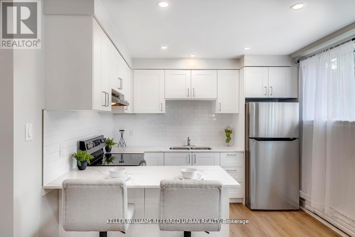 6 - 90 PORTLAND STREET, Toronto, Ontario