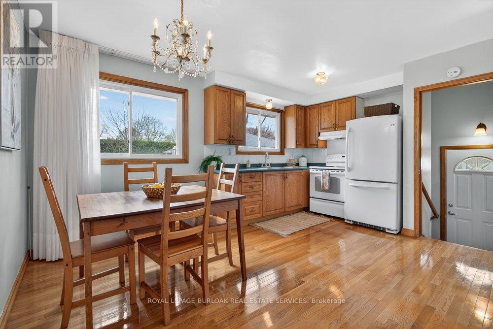 1502 Barker Avenue, Burlington, Ontario  L7P 2R4 - Photo 10 - W13034634