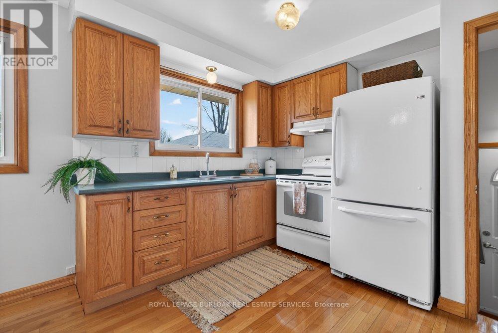 1502 Barker Avenue, Burlington, Ontario  L7P 2R4 - Photo 11 - W13034634