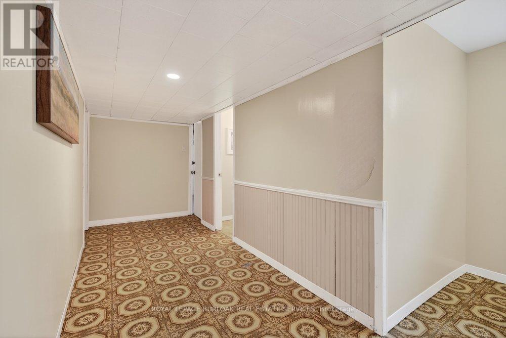 1502 Barker Avenue, Burlington, Ontario  L7P 2R4 - Photo 23 - W13034634