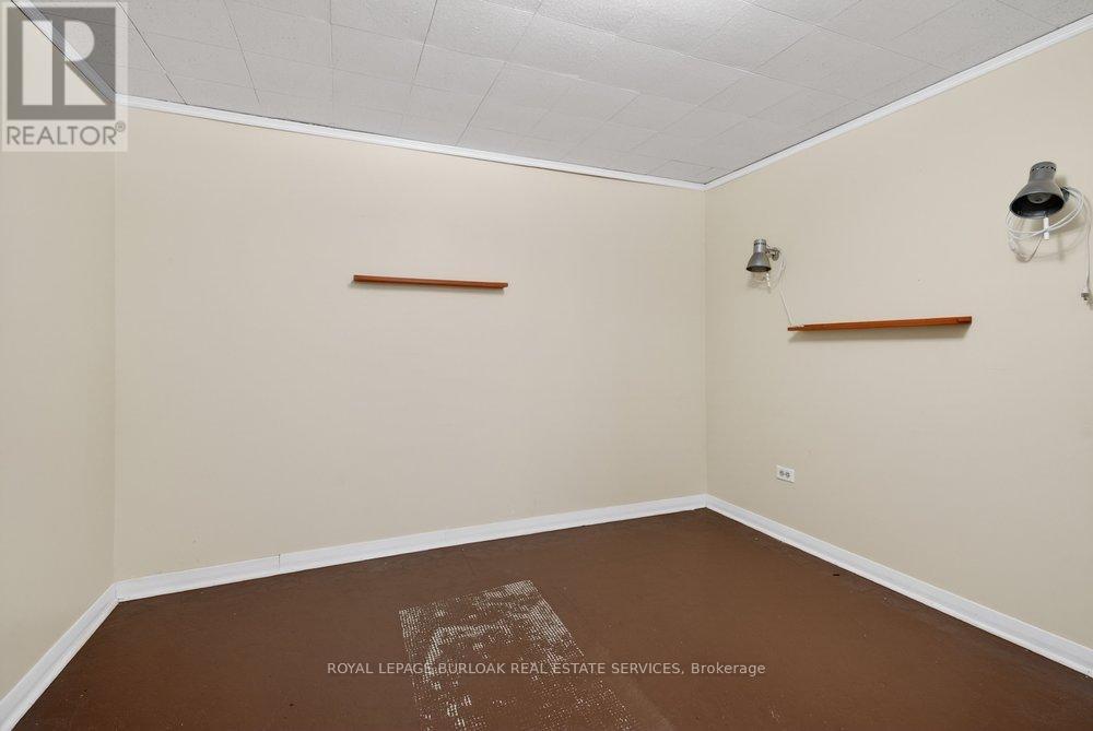 1502 Barker Avenue, Burlington, Ontario  L7P 2R4 - Photo 34 - W13034634