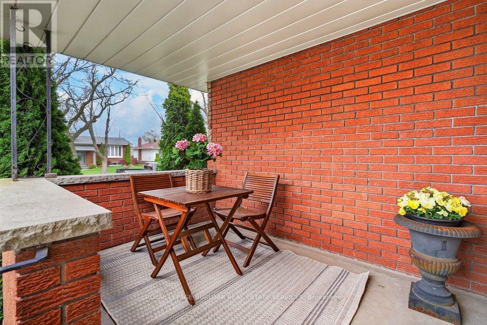 1502 Barker Avenue, Burlington, Ontario  L7P 2R4 - Photo 4 - W13034634