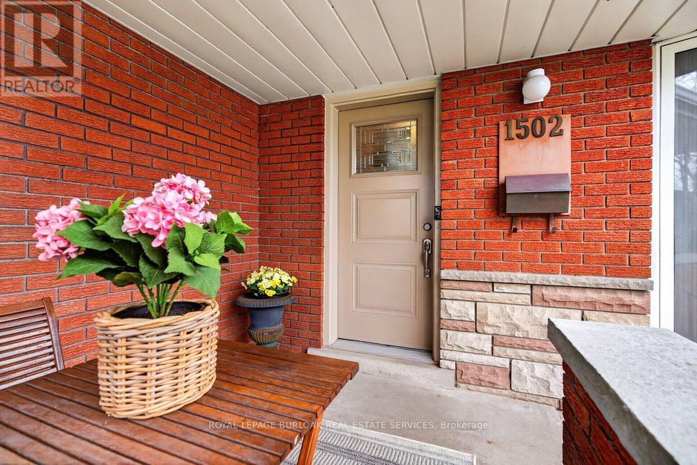 1502 Barker Avenue, Burlington, Ontario  L7P 2R4 - Photo 5 - W13034634