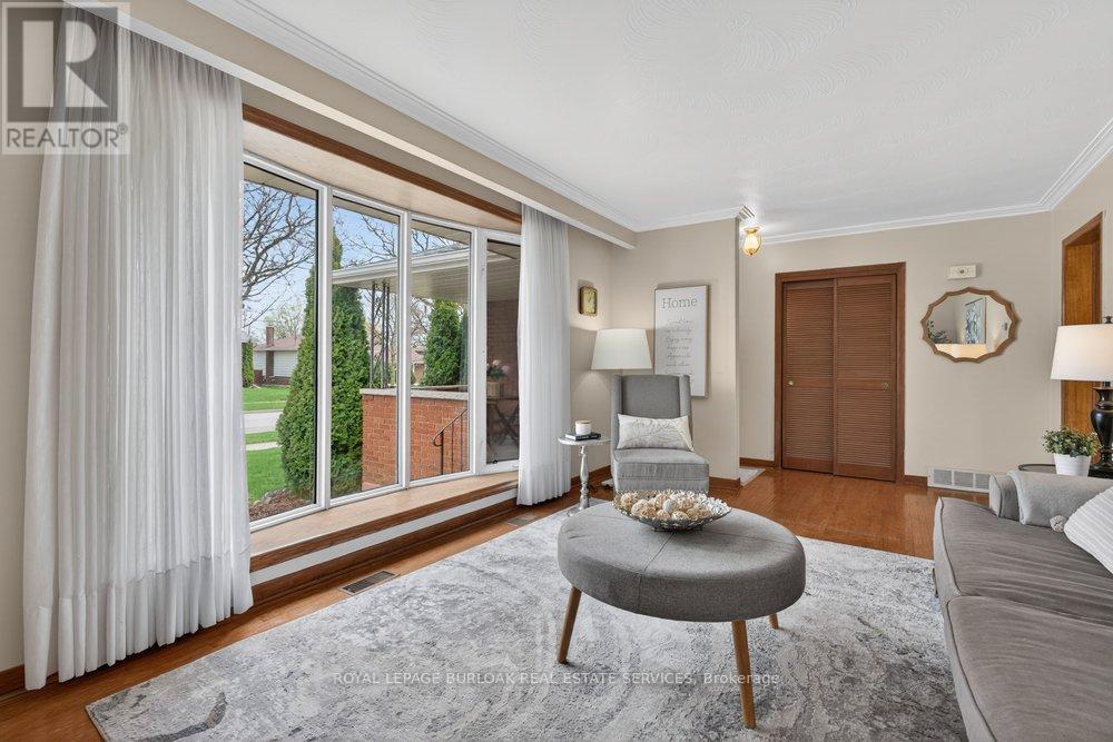 1502 Barker Avenue, Burlington, Ontario  L7P 2R4 - Photo 9 - W13034634