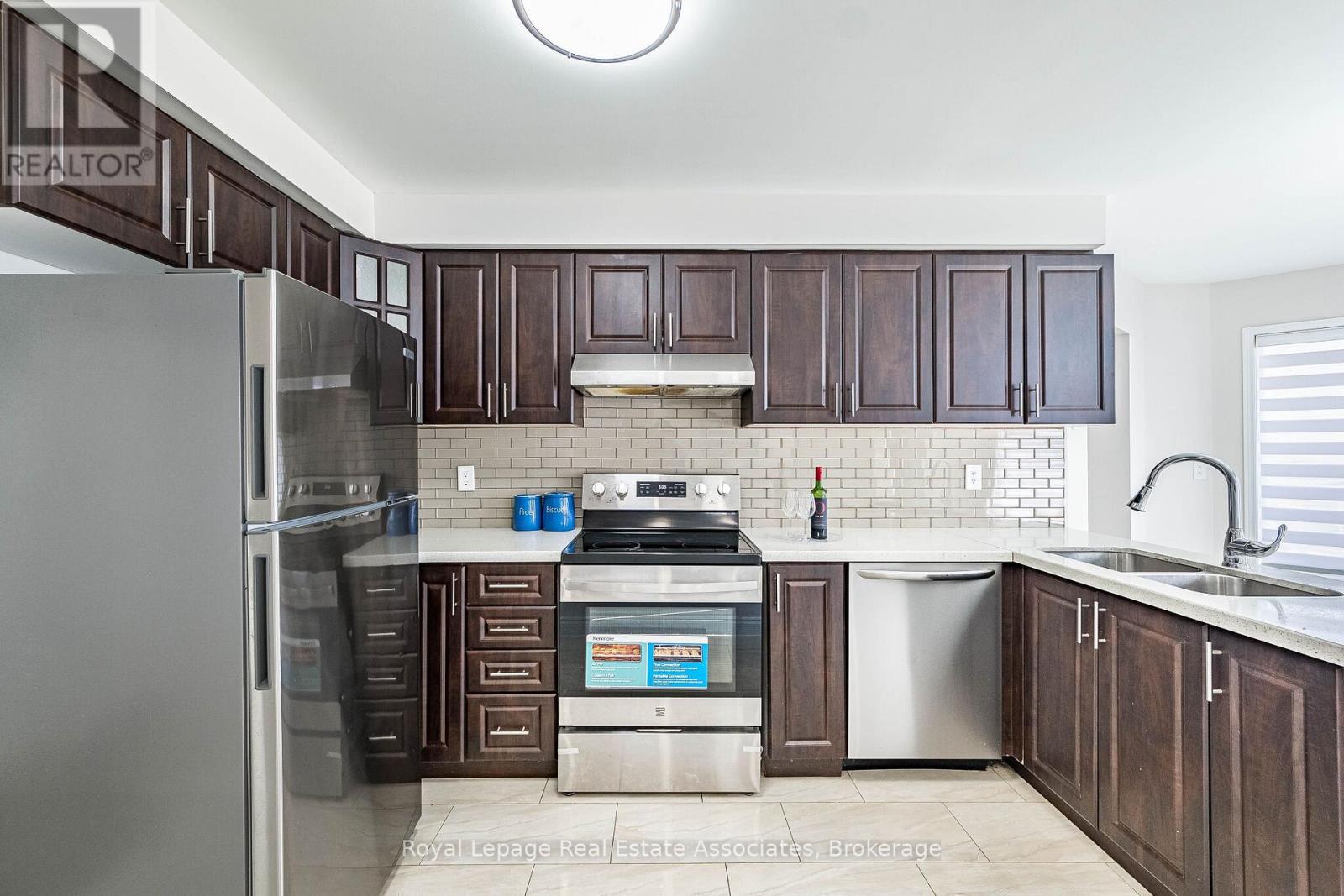 71 Drinkwater Drive, Brampton, Ontario  L6Y 4T8 - Photo 19 - W13034636