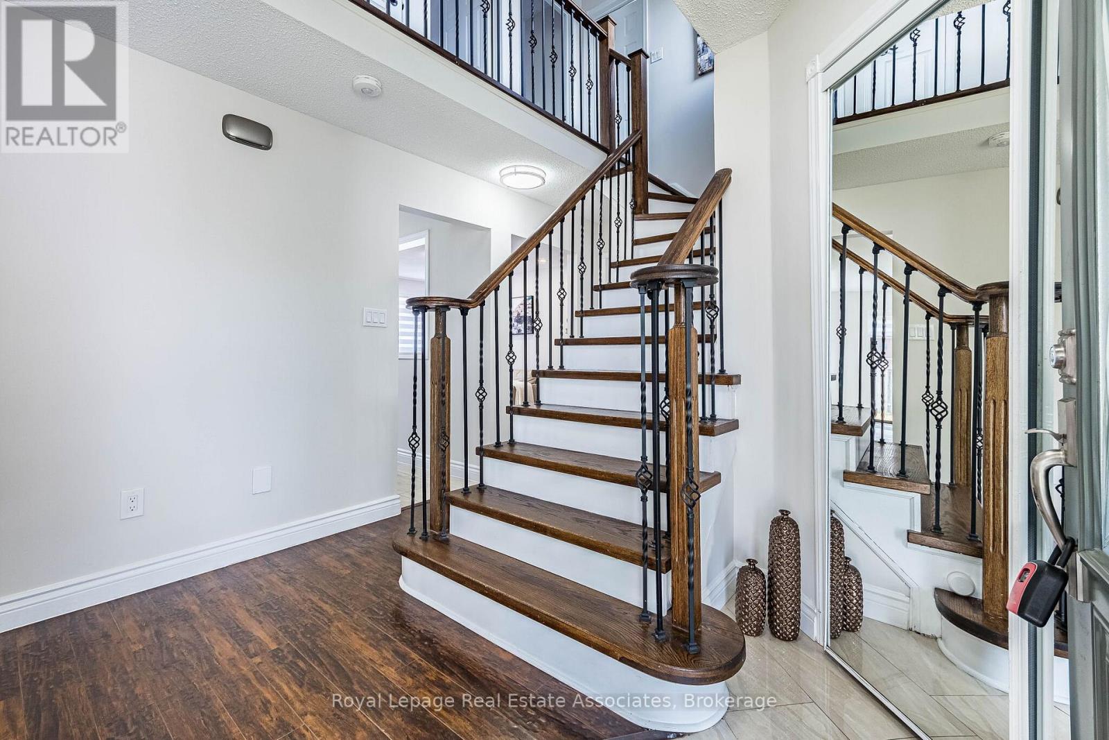 71 Drinkwater Drive, Brampton, Ontario  L6Y 4T8 - Photo 4 - W13034636