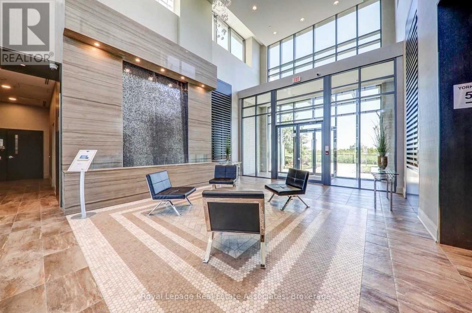 405 - 45 Yorkland Boulevard, Brampton, Ontario  L6P 4B4 - Photo 3 - W13034704