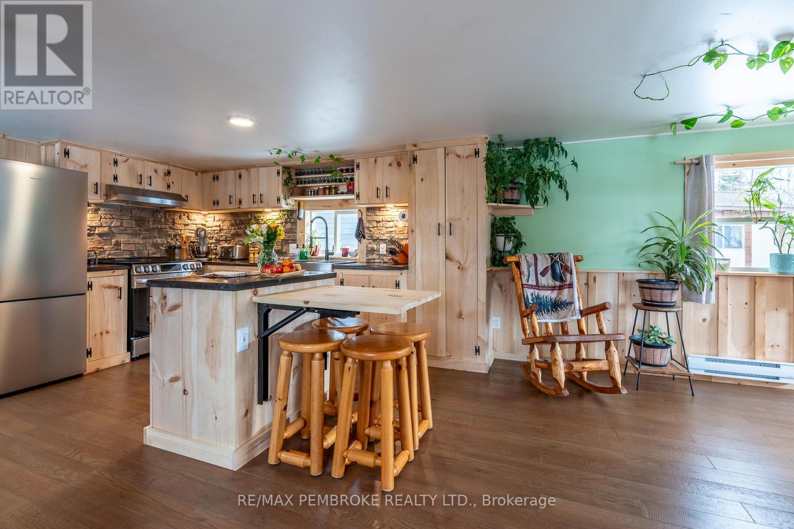 23 Pinehurst Estates, Petawawa, Ontario  K8H 2H2 - Photo 18 - X12926276