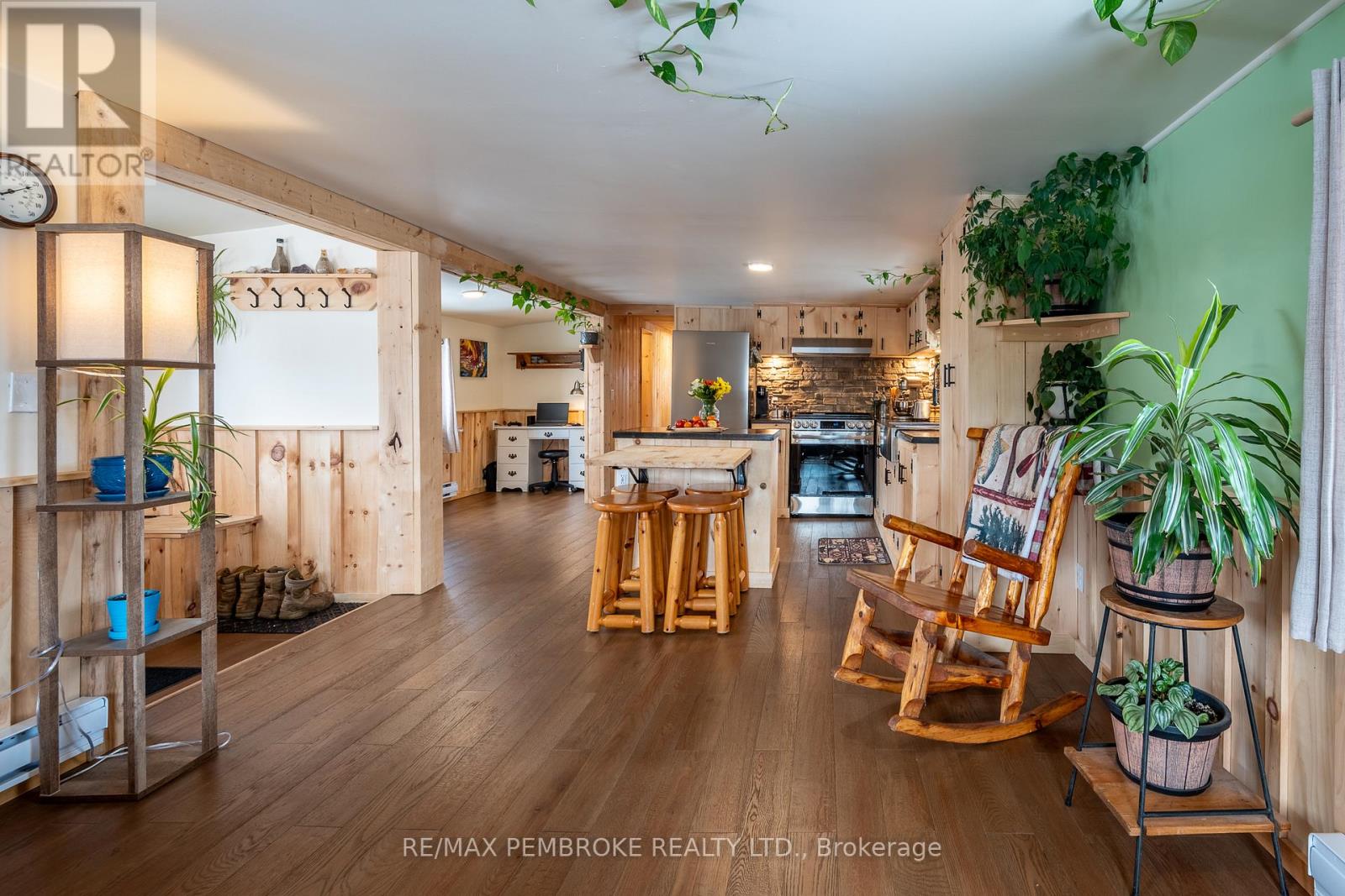 23 Pinehurst Estates, Petawawa, Ontario  K8H 2H2 - Photo 17 - X12926276