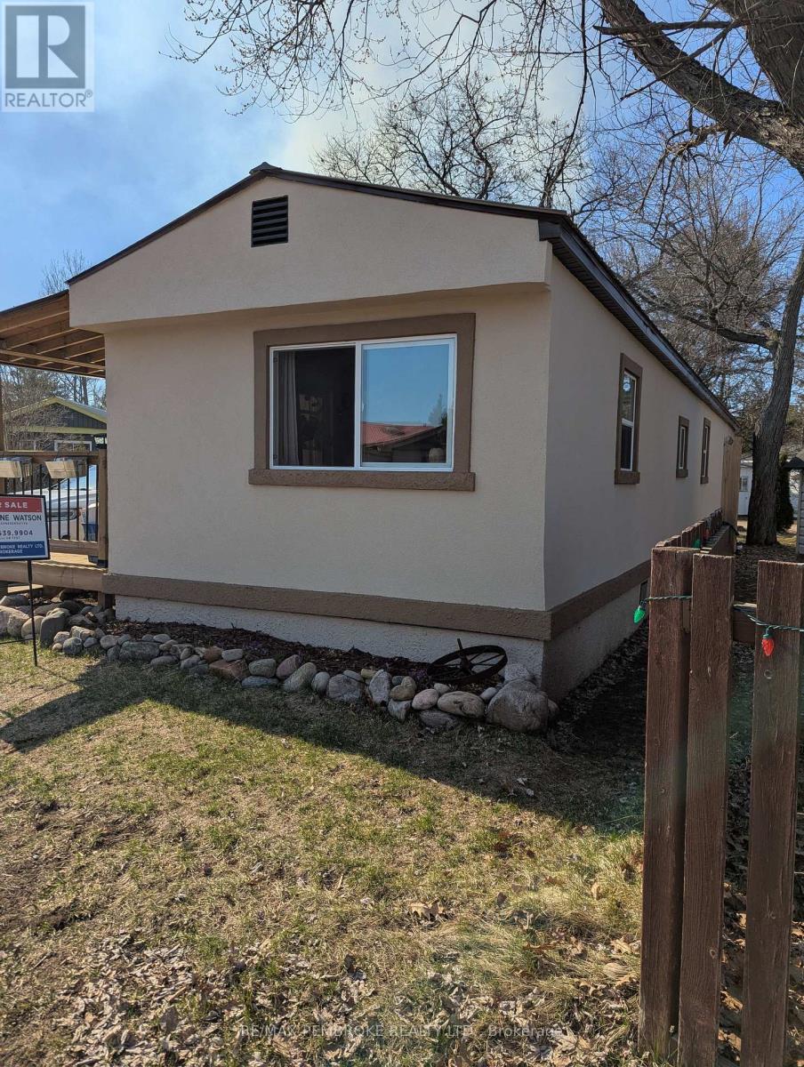 23 Pinehurst Estates, Petawawa, Ontario  K8H 2H2 - Photo 2 - X12926276