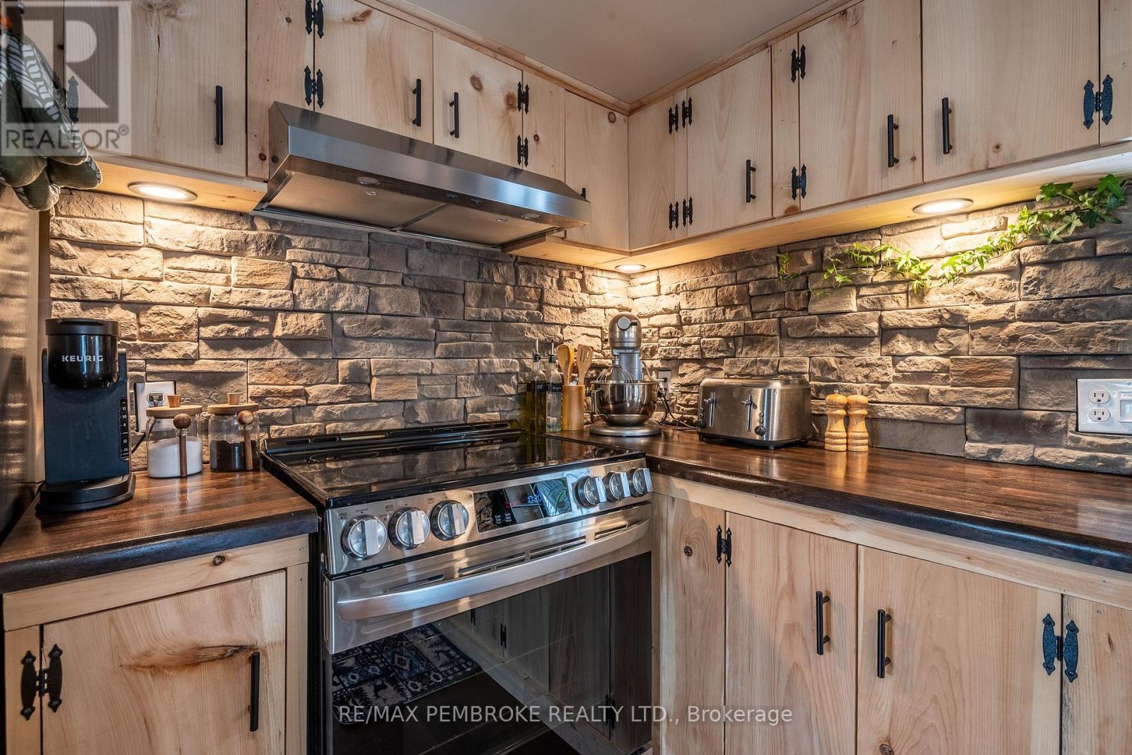 23 Pinehurst Estates, Petawawa, Ontario  K8H 2H2 - Photo 22 - X12926276