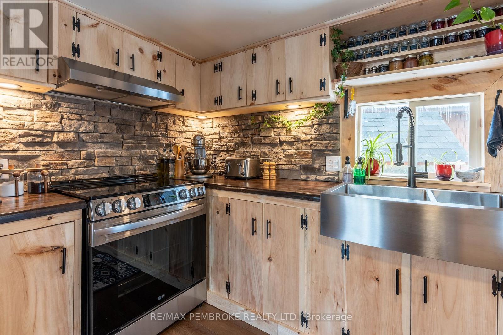 23 Pinehurst Estates, Petawawa, Ontario  K8H 2H2 - Photo 24 - X12926276