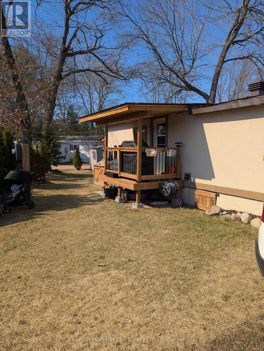 23 Pinehurst Estates, Petawawa, Ontario  K8H 2H2 - Photo 3 - X12926276