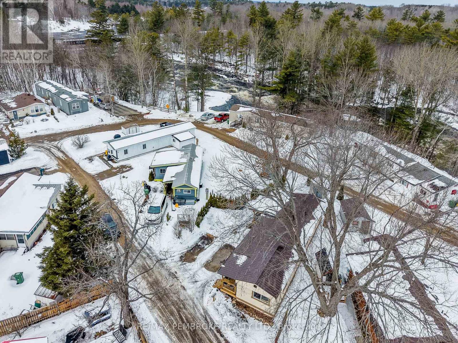 23 Pinehurst Estates, Petawawa, Ontario  K8H 2H2 - Photo 48 - X12926276