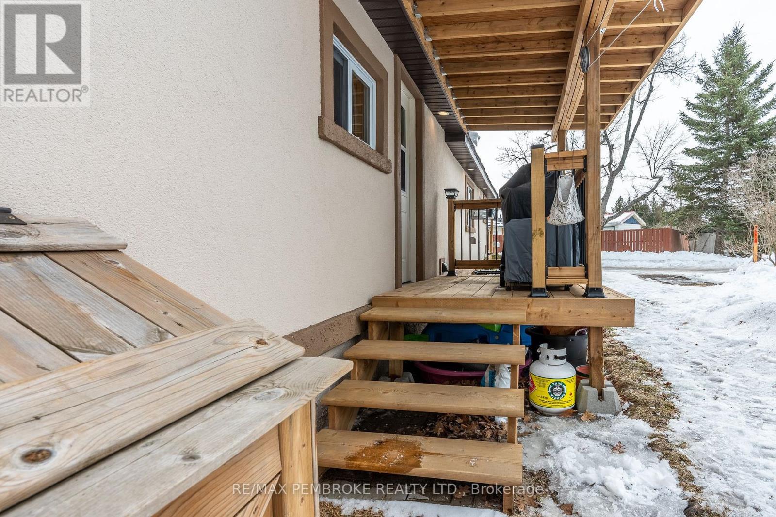 23 Pinehurst Estates, Petawawa, Ontario  K8H 2H2 - Photo 43 - X12926276