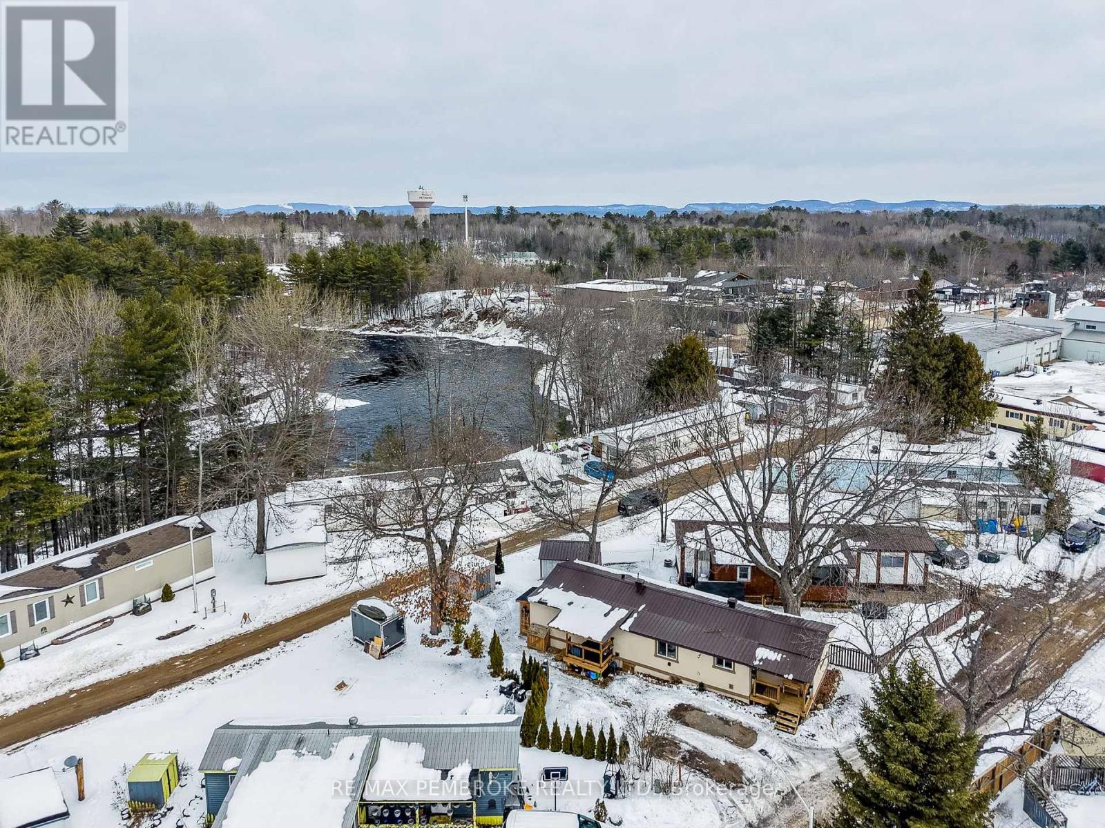 23 Pinehurst Estates, Petawawa, Ontario  K8H 2H2 - Photo 7 - X12926276