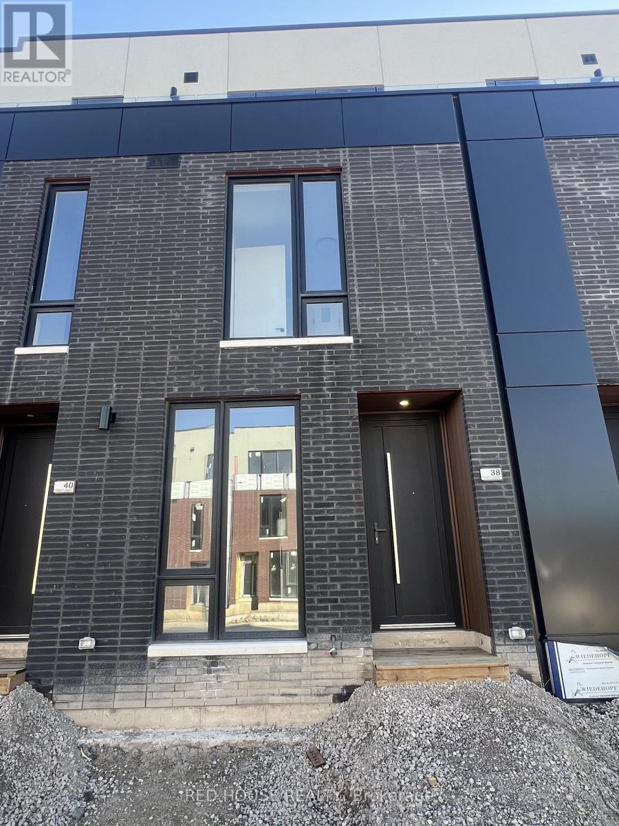 38 EVERETT COMMON, St. Catharines, Ontario