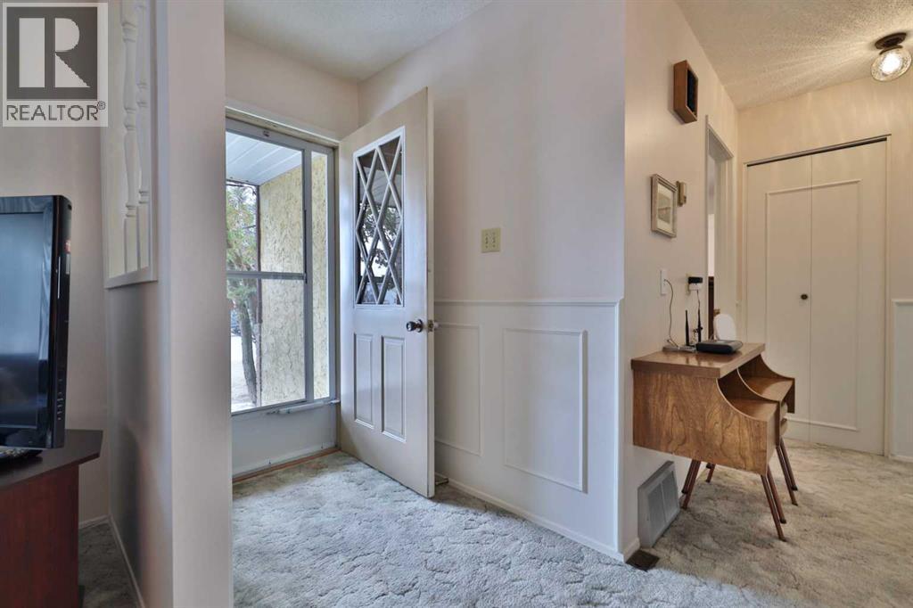 78 Elliott Drive, Camrose, Alberta  T4V 3J1 - Photo 2 - A2300947