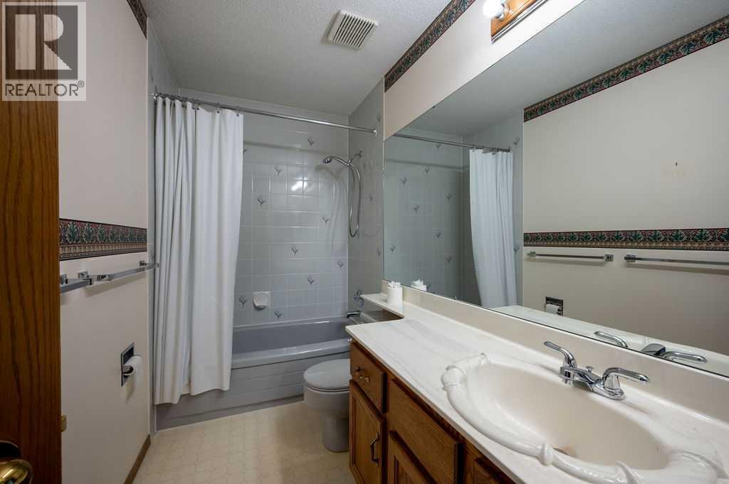 207 Shawnee Mews Sw, Calgary, Alberta  T2Y 1W4 - Photo 30 - A2299230