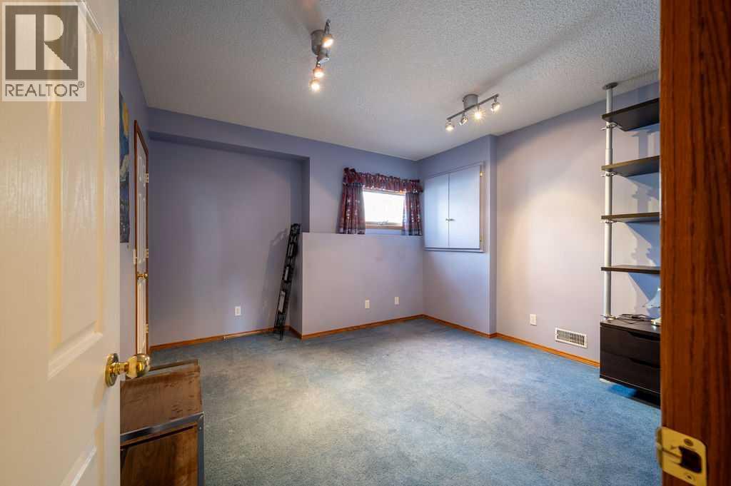 207 Shawnee Mews Sw, Calgary, Alberta  T2Y 1W4 - Photo 20 - A2299230