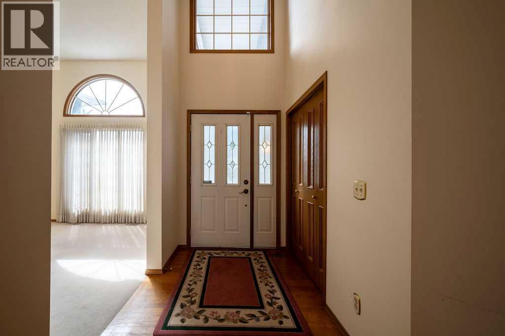 207 Shawnee Mews Sw, Calgary, Alberta  T2Y 1W4 - Photo 5 - A2299230