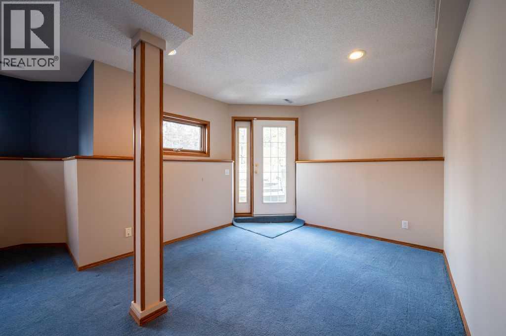 207 Shawnee Mews Sw, Calgary, Alberta  T2Y 1W4 - Photo 38 - A2299230