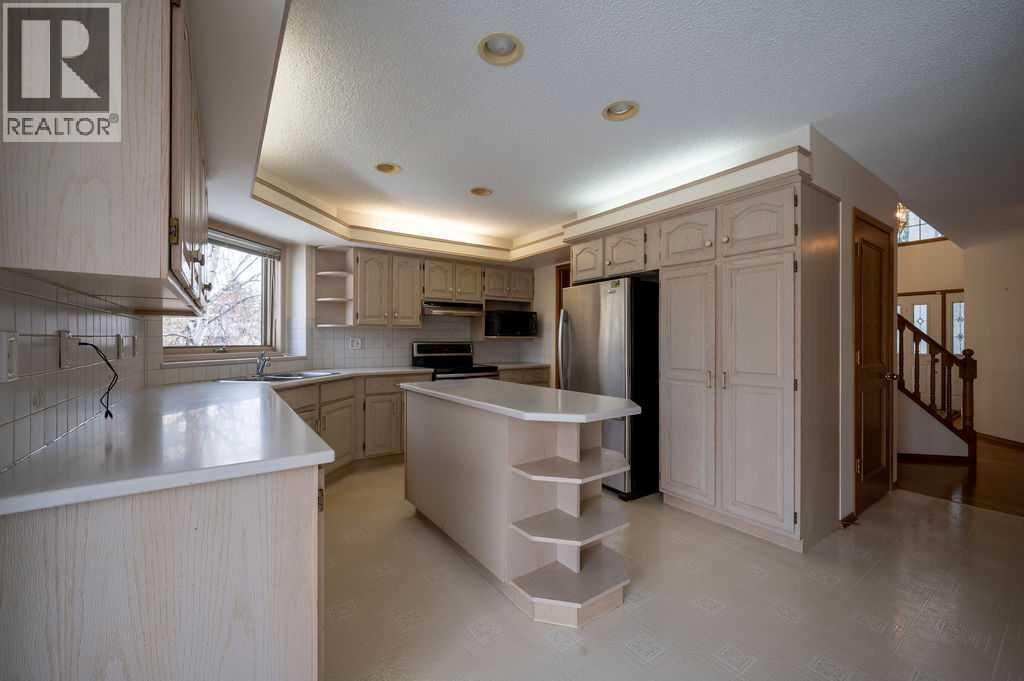 207 Shawnee Mews Sw, Calgary, Alberta  T2Y 1W4 - Photo 10 - A2299230