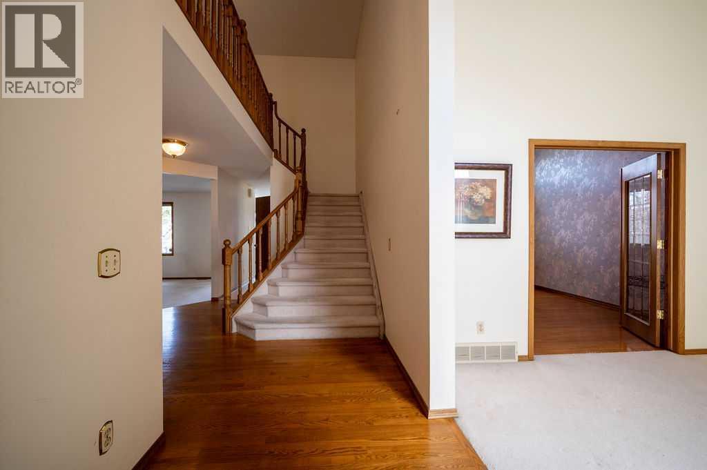 207 Shawnee Mews Sw, Calgary, Alberta  T2Y 1W4 - Photo 7 - A2299230