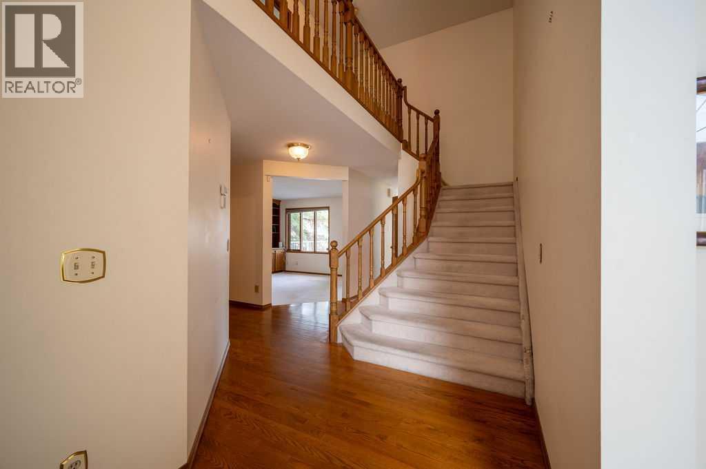 207 Shawnee Mews Sw, Calgary, Alberta  T2Y 1W4 - Photo 4 - A2299230