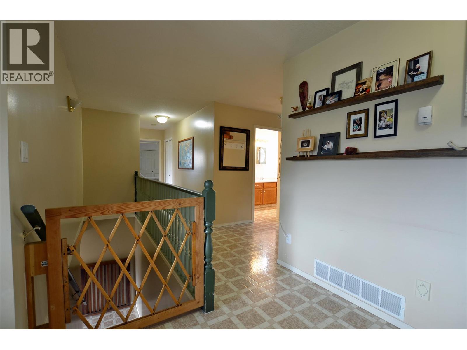 3421 Highway 6 Highway, Lumby, British Columbia  V0E 2G7 - Photo 17 - 10384227