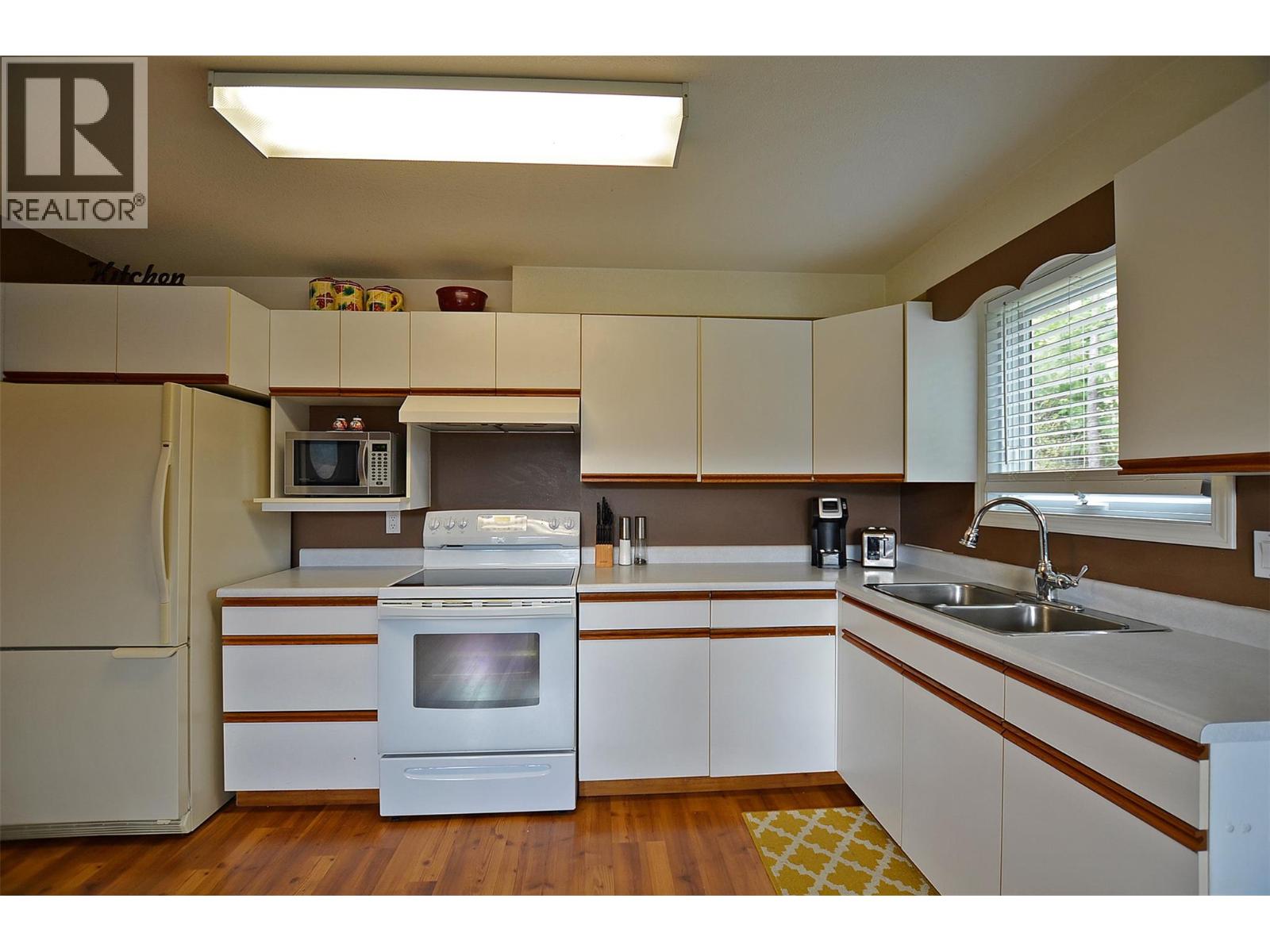 3421 Highway 6 Highway, Lumby, British Columbia  V0E 2G7 - Photo 42 - 10384227